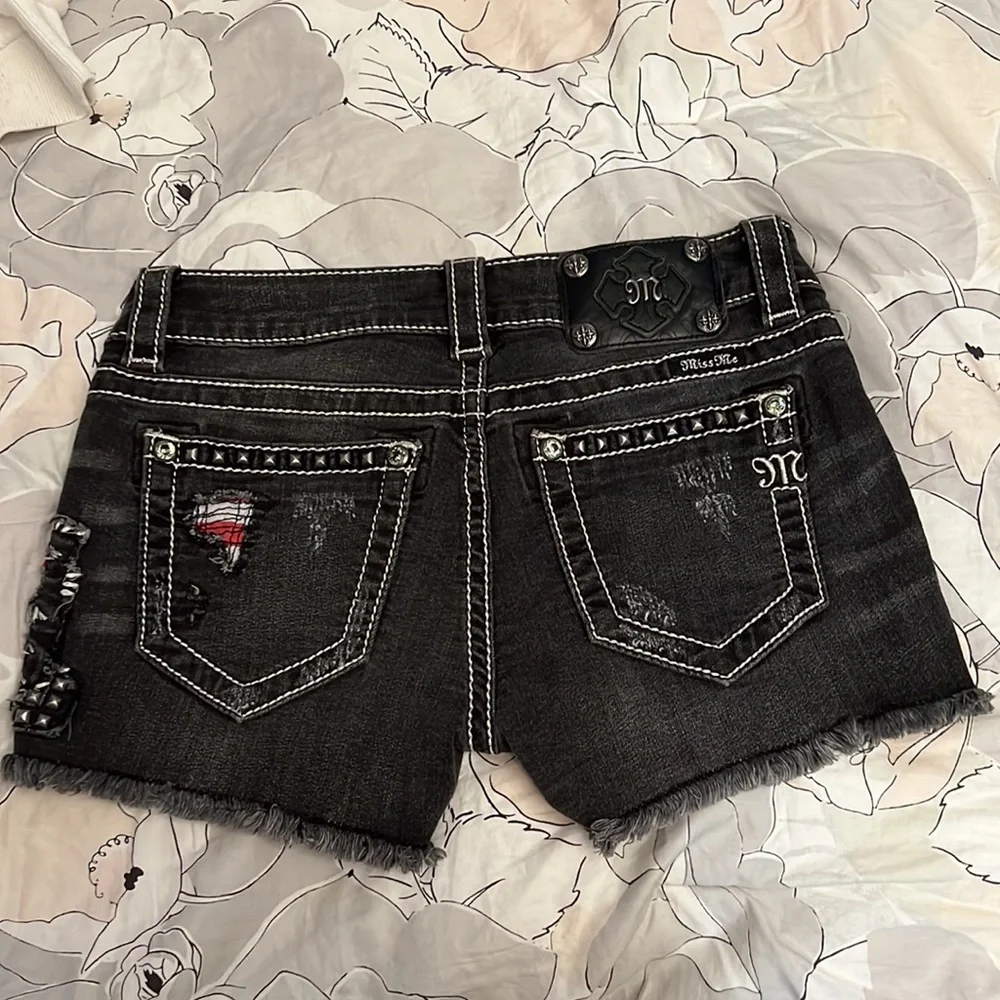 Miss Me black jean shorts with flag detail - Picture 2 of 2